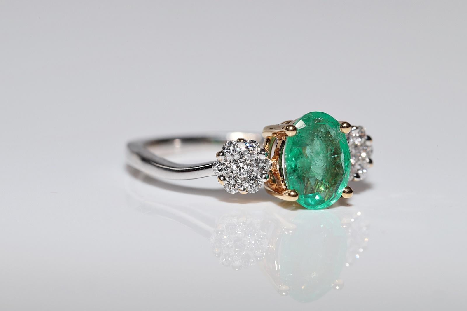 Brilliant Cut 18k Gold Natural Diamond And Oval Cut Emerald Decorated Ring For Sale