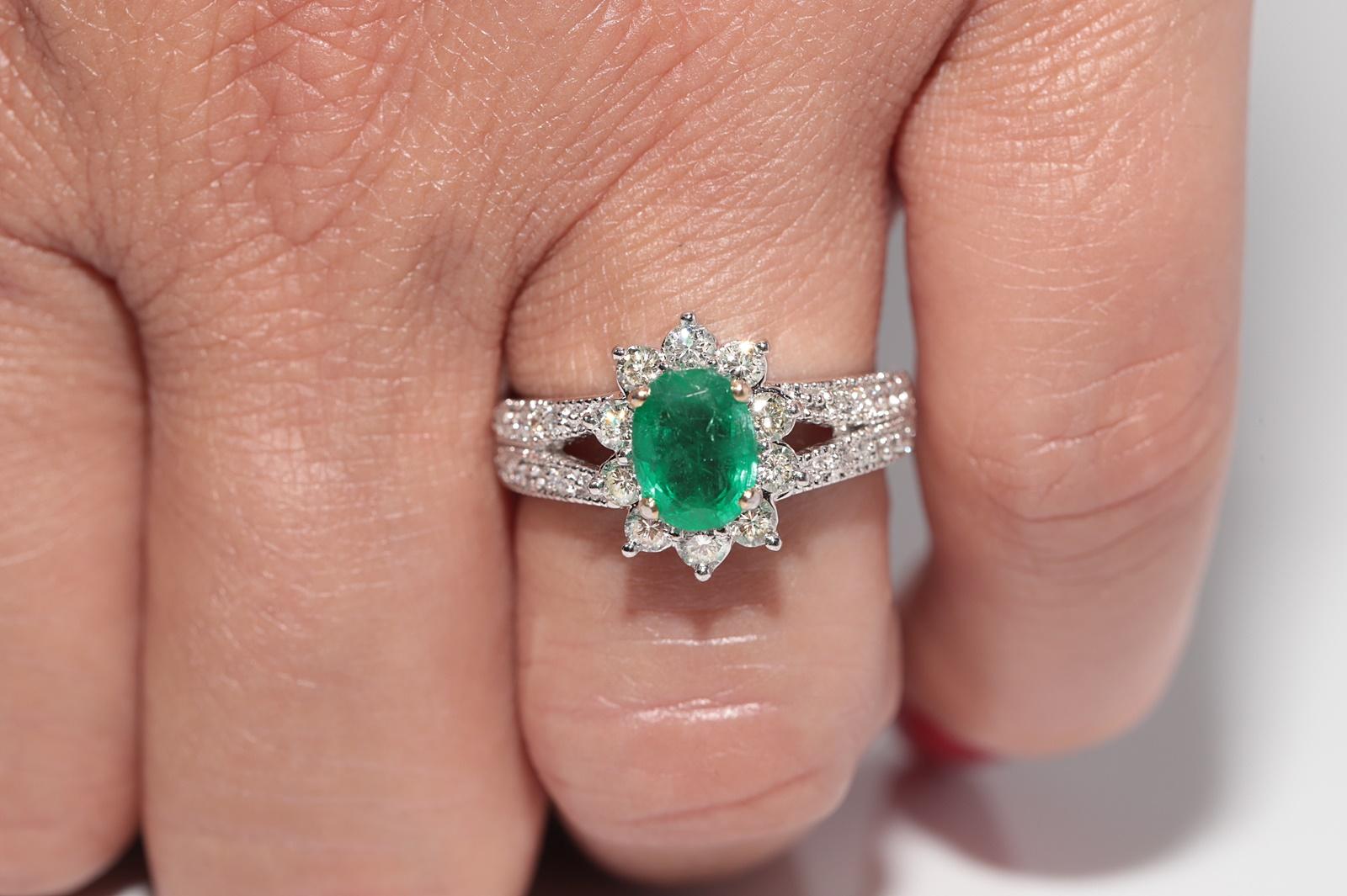 Brilliant Cut 18k Gold Natural Diamond And Oval Cut Emerald Decorated Ring For Sale