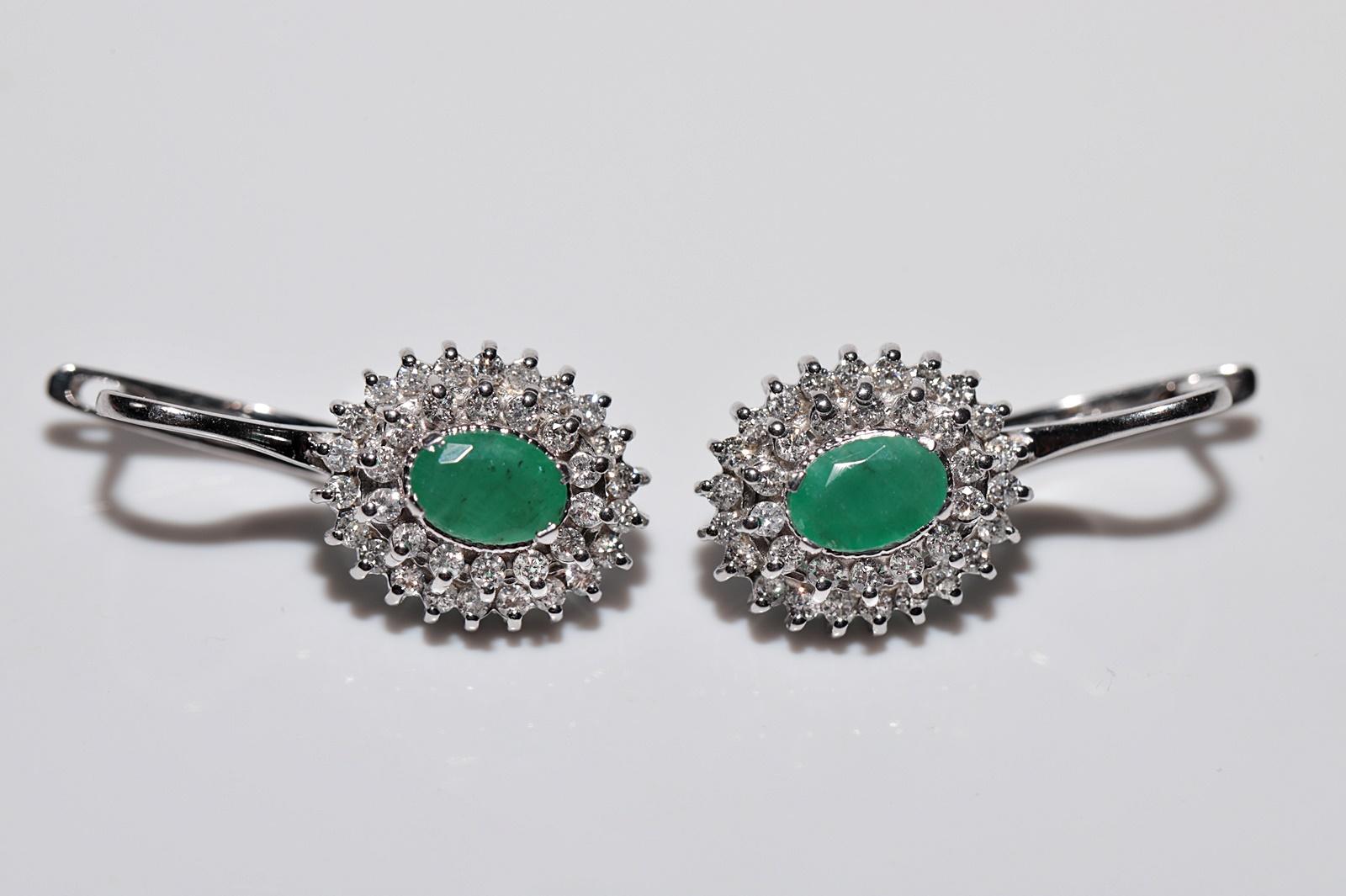 18k Gold Natural Diamond And Oval Cut Emerald Earring (Brillantschliff) im Angebot