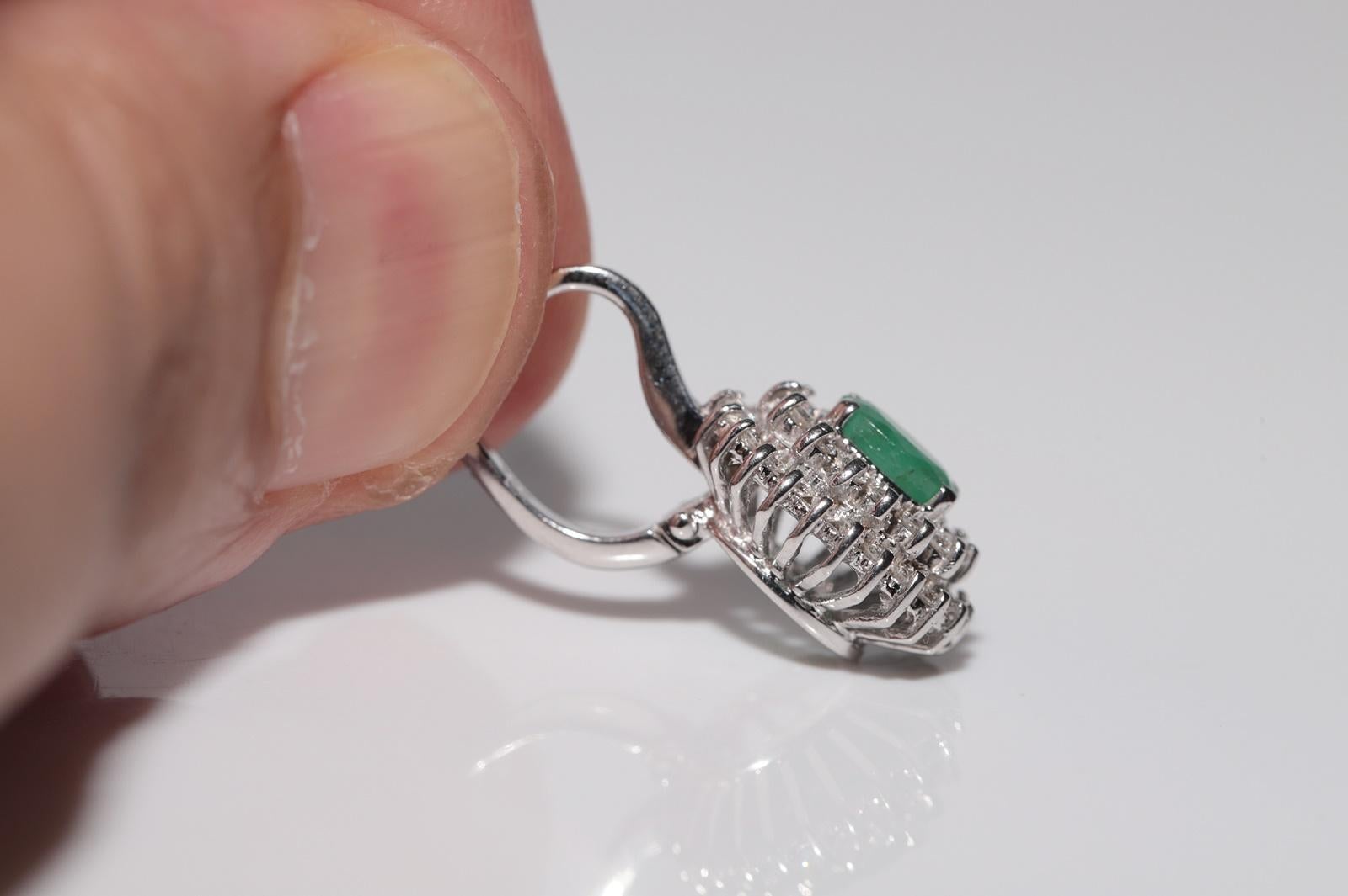 18k Gold Natural Diamond And Oval Cut Emerald Earring Damen im Angebot