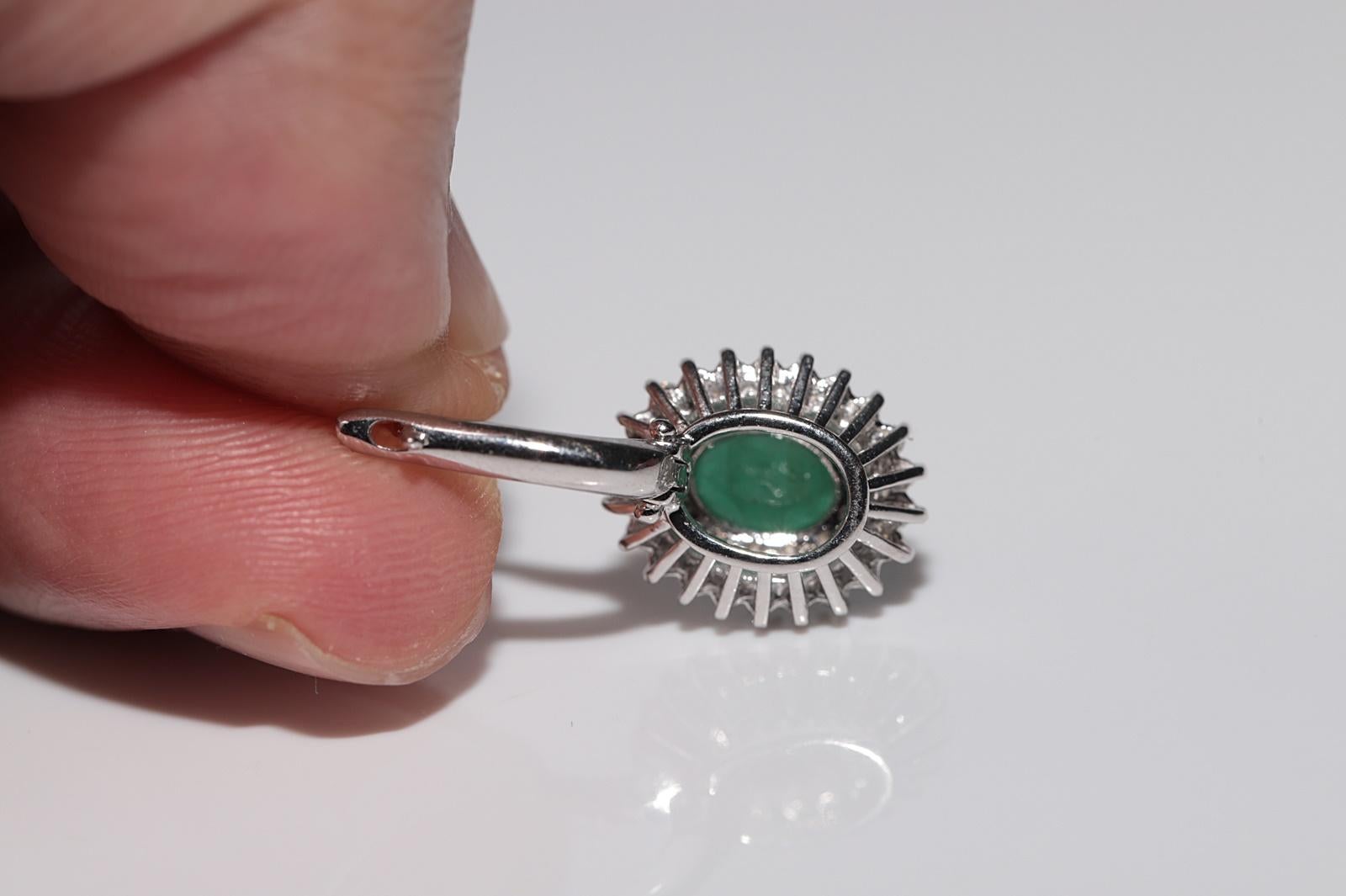 18k Gold Natural Diamond And Oval Cut Emerald Earring im Angebot 1