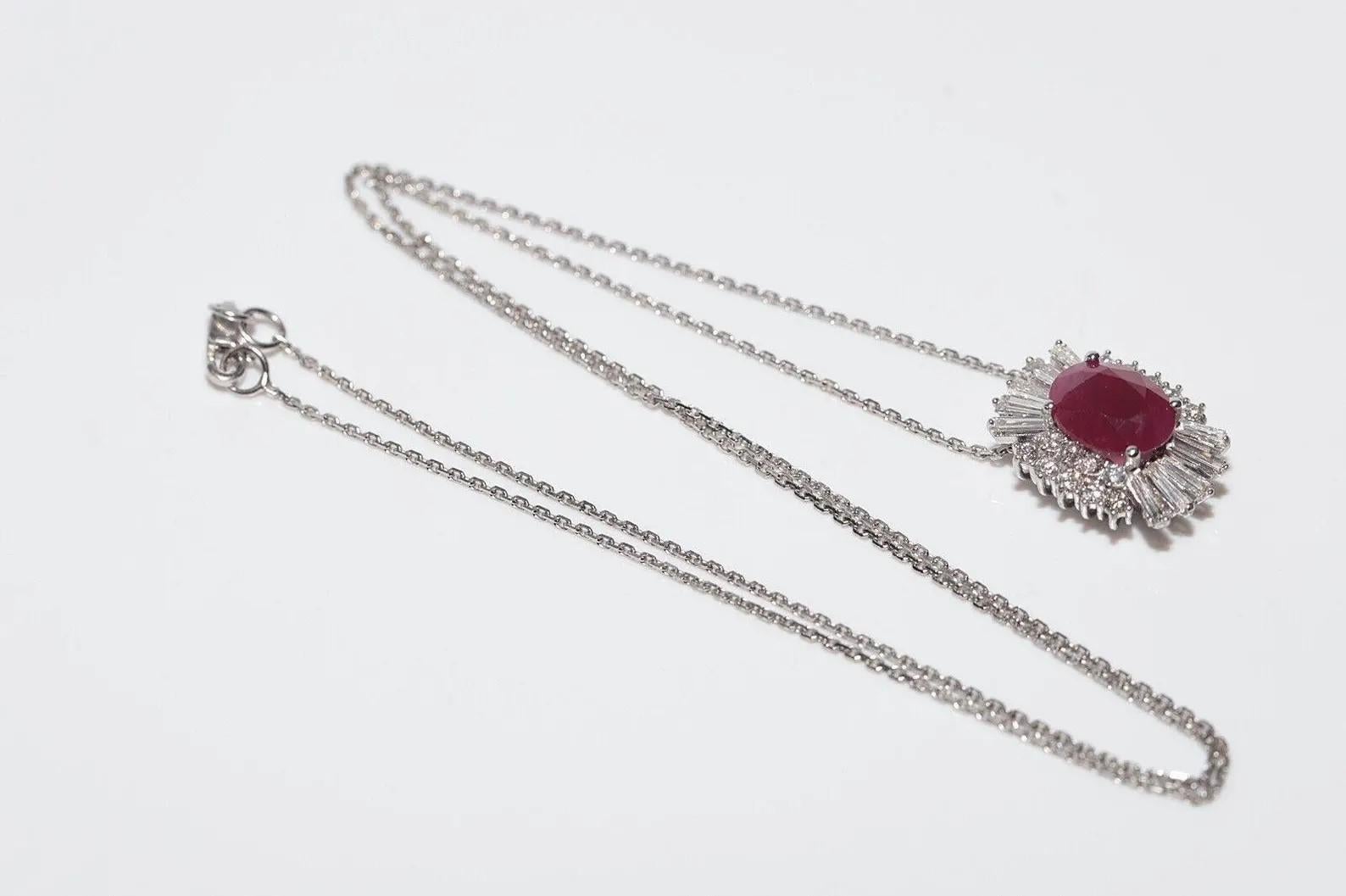 Collier pendentif décoré de diamants naturels et de rubis taille ovale en or 18 carats en vente 4