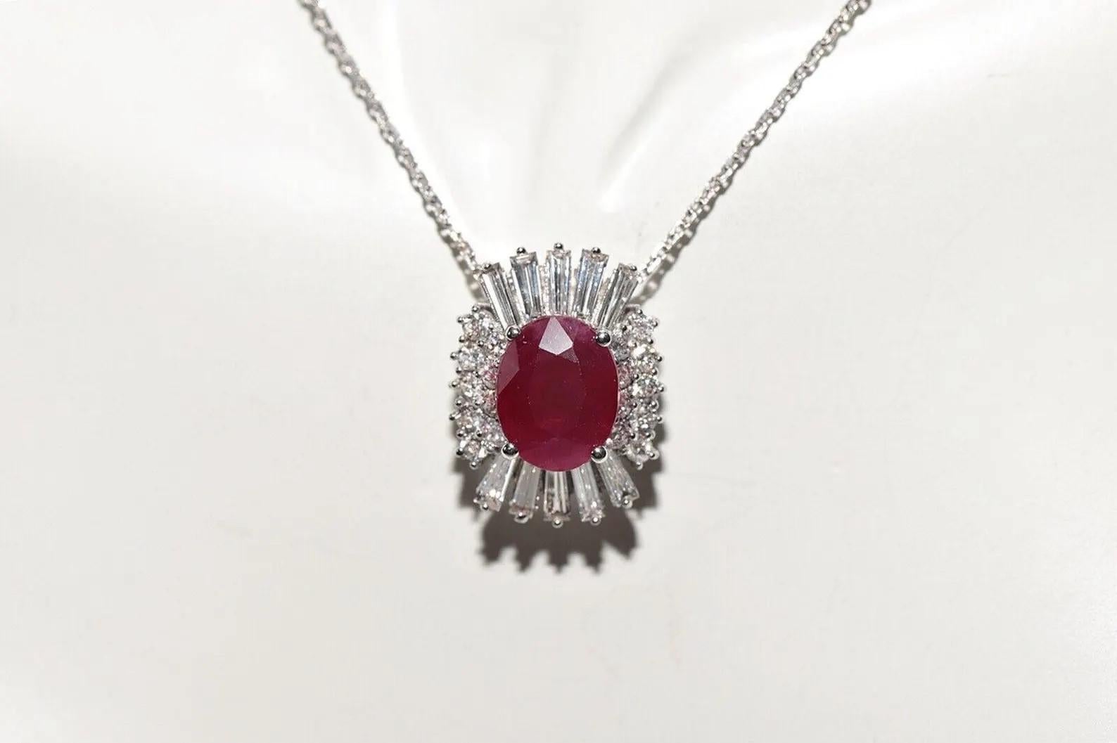 
En très bon état.
Le poids total est de 3.8 grammes.
Totalement en diamant 0,80 ct.
Le diamant est de couleur G-H et de pureté VS.
Totalement en rubis 1.35 ct.
La longueur totale de la chaîne est de 42 cm.
N'hésitez pas à nous contacter pour toute
