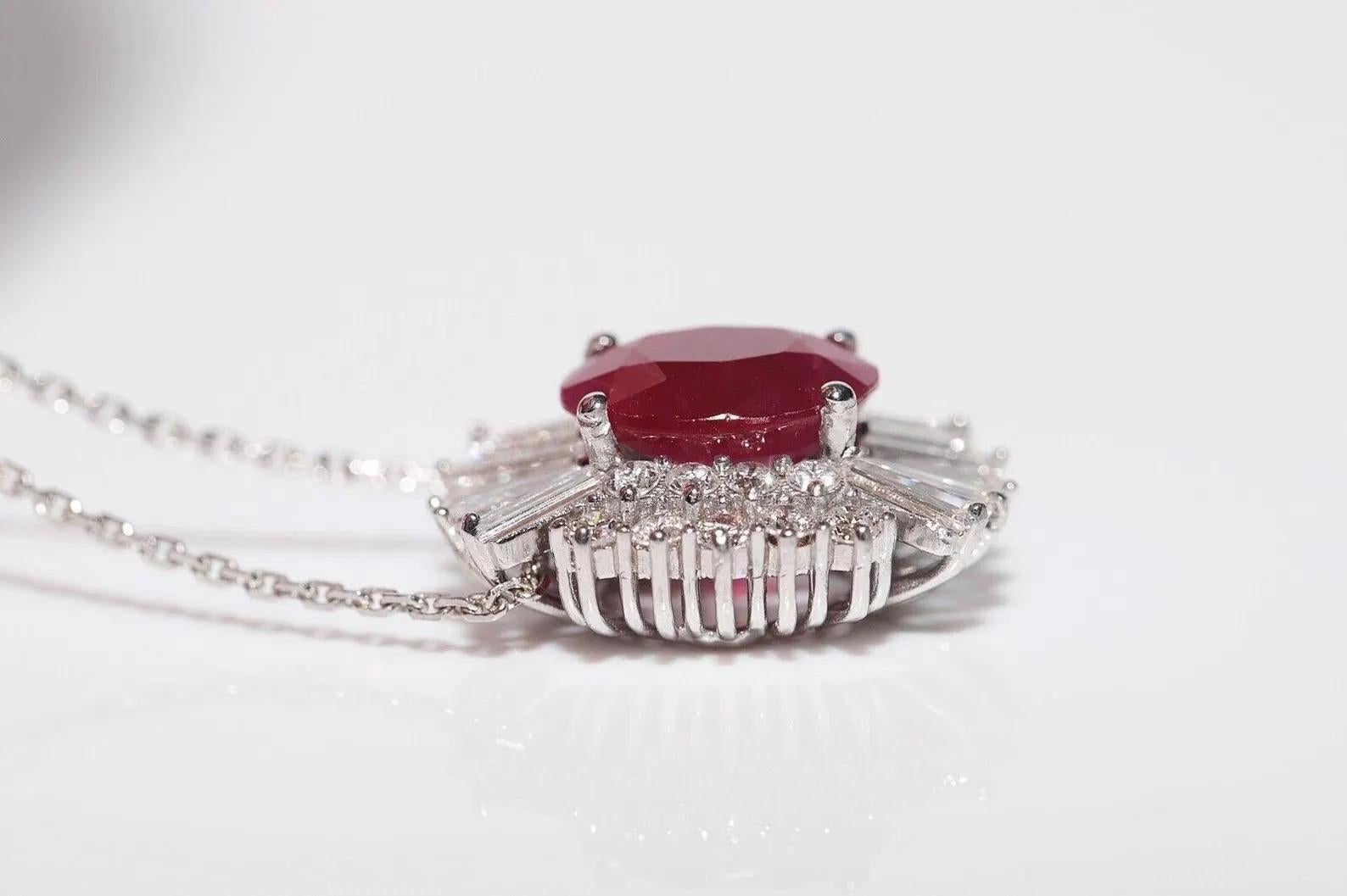 Taille baguette Collier pendentif décoré de diamants naturels et de rubis taille ovale en or 18 carats en vente