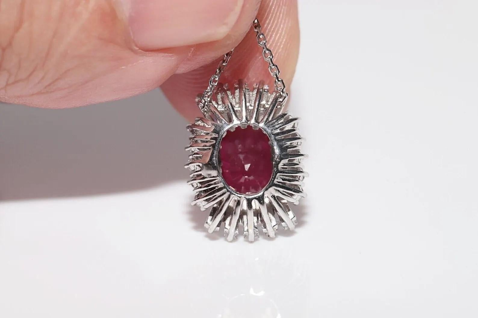 Collier pendentif décoré de diamants naturels et de rubis taille ovale en or 18 carats en vente 1