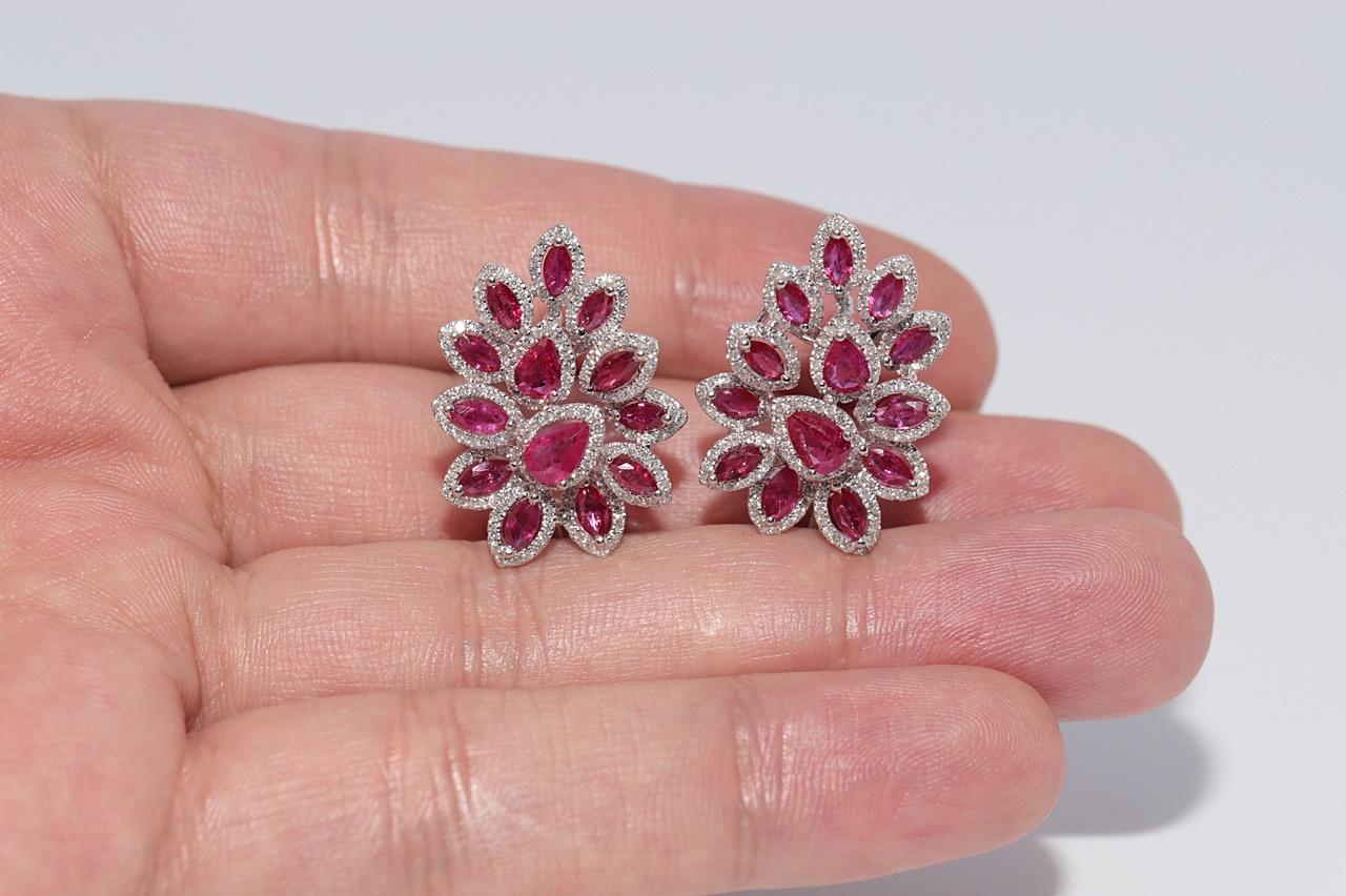 Pendiente Omega de Oro de 18 K Decorado con Diamantes Naturales y Rubíes Corte Pera en venta 5