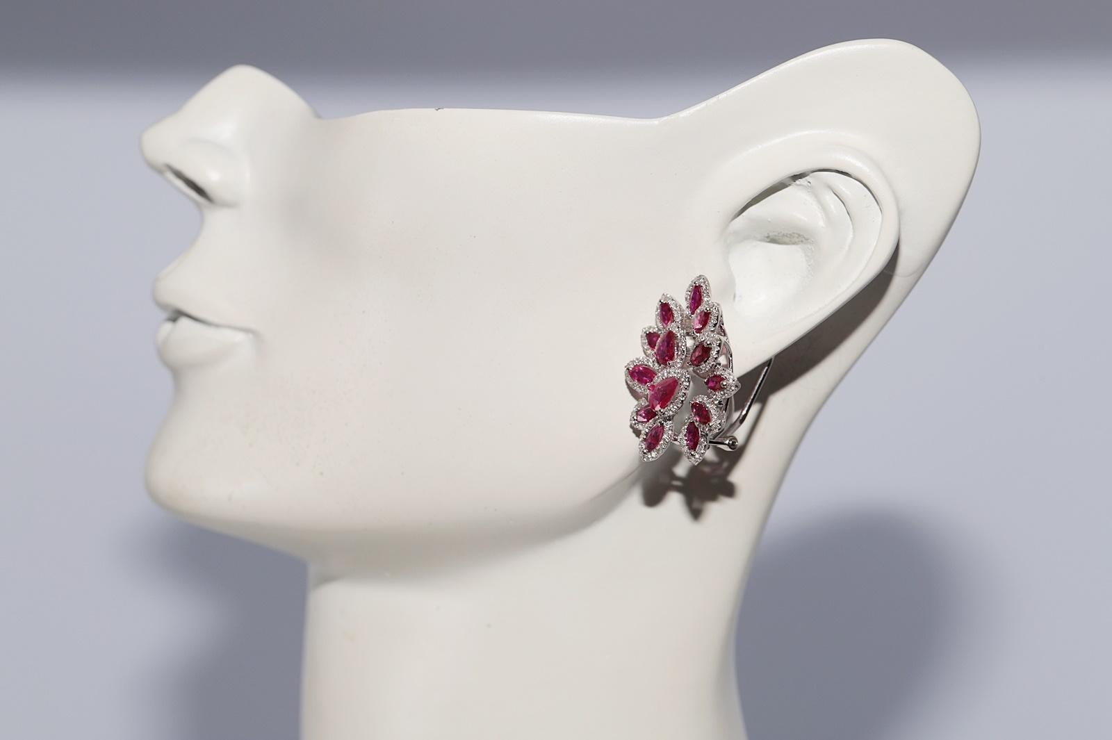 Pendiente Omega de Oro de 18 K Decorado con Diamantes Naturales y Rubíes Corte Pera en venta 11