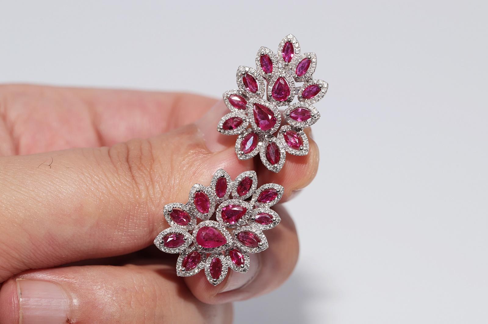 Pendiente Omega de Oro de 18 K Decorado con Diamantes Naturales y Rubíes Corte Pera en venta 12