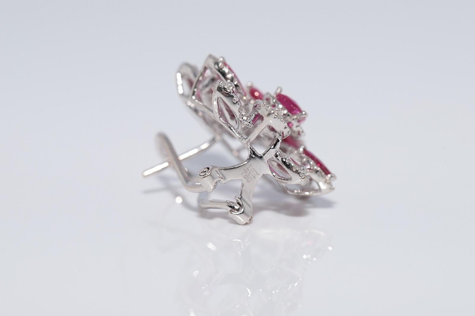 Pendiente Omega de Oro de 18 K Decorado con Diamantes Naturales y Rubíes Corte Pera en venta 2