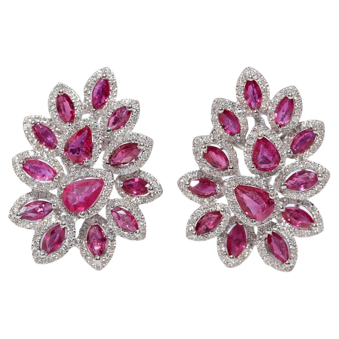 Orecchino Omega con diamante naturale e rubino taglio pera decorato in oro 18 carati