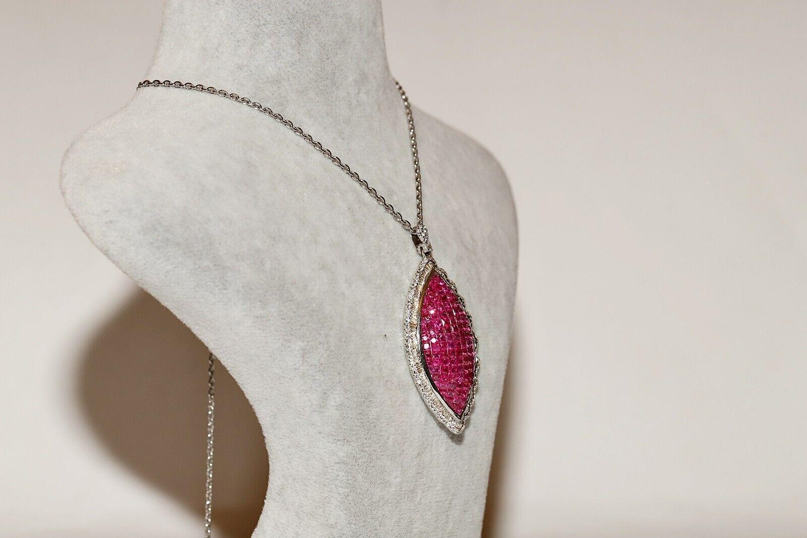 In sehr gutem Zustand.
Das Gesamtgewicht beträgt 16 Gramm.
Insgesamt ist Diamant 3 Karat.
Der Diamant hat die Farbe G-H und vvs-vs.
Insgesamt ist Rubin etwa 6,20 Karat.
Die Gesamtlänge der Kette beträgt 50 cm.
Bitte kontaktieren Sie uns bei Fragen.