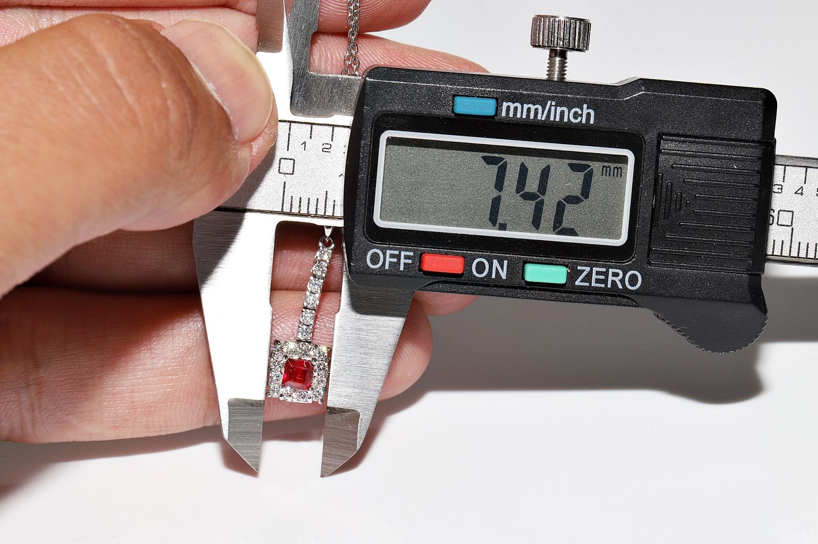 Collier pendentif en or 18k orné de diamants naturels et de rubis en vente 5