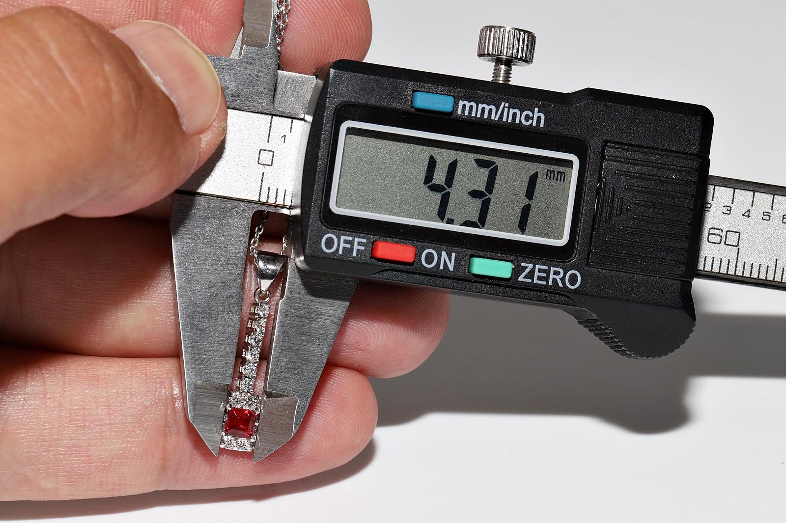 Collier pendentif en or 18k orné de diamants naturels et de rubis en vente 6