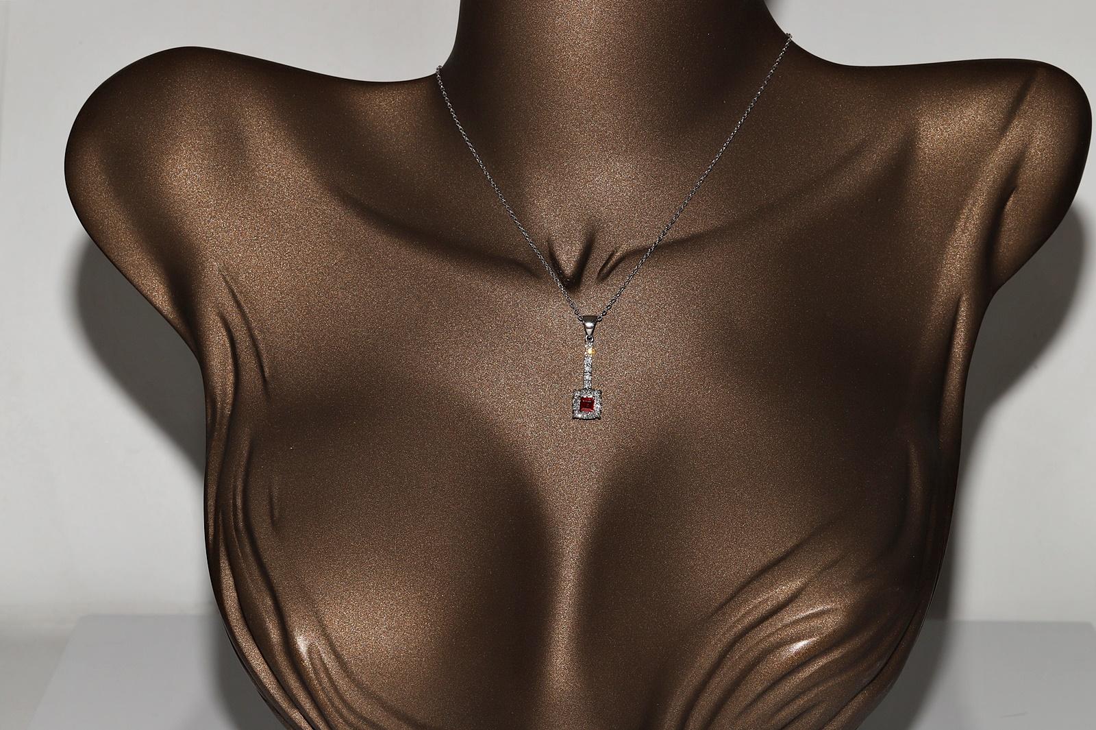 18k Gold Natural Diamond And Ruby Decorated Pendant Necklace For Sale 8
