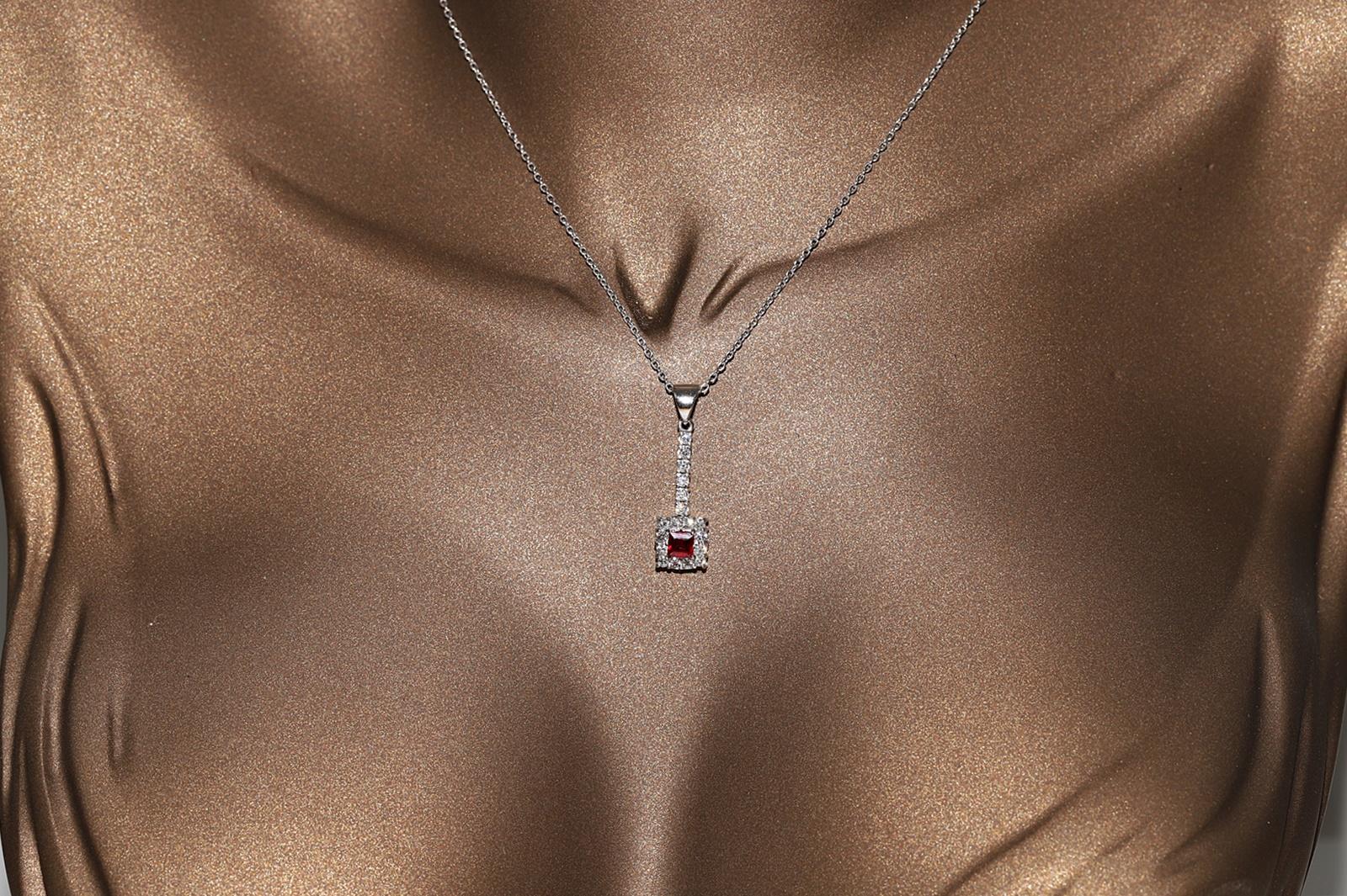Collier pendentif en or 18k orné de diamants naturels et de rubis en vente 9