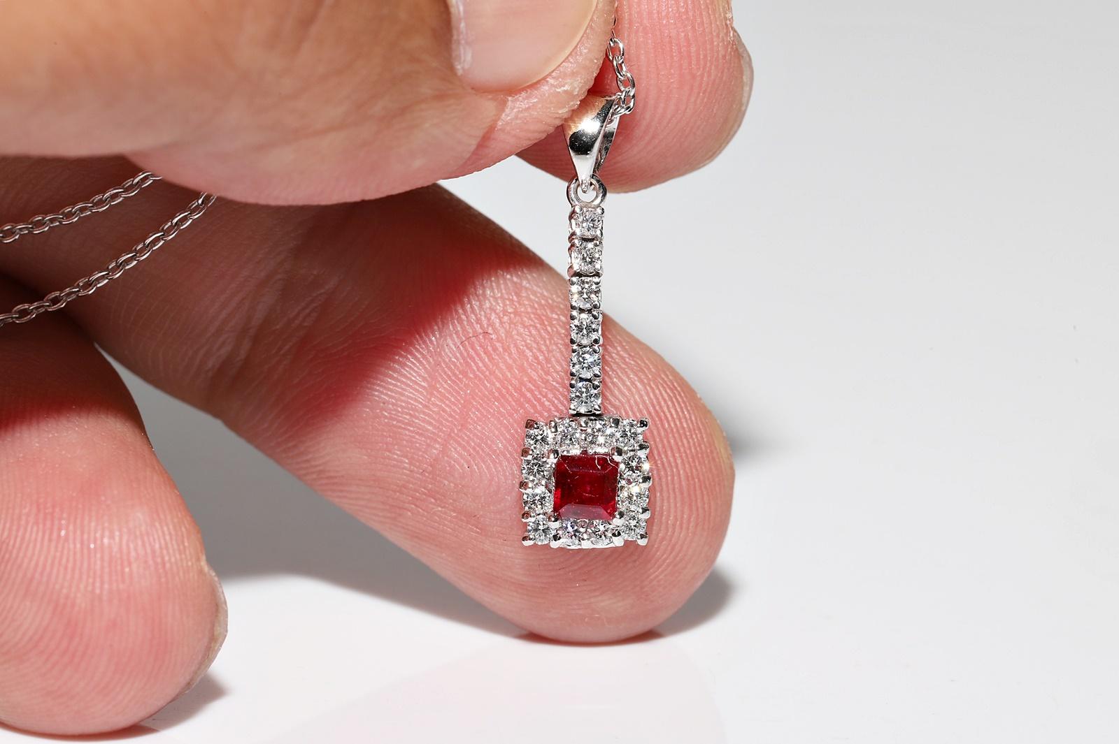 In very good condition.
Total weight is 3.4 grams.
Totally is diamond 0.26 ct.
The diamond is has H color and vs clarity.
Totally is ruby 0.35 ct.
Total lenght is chain 40 cm.
Please contact for any questions.