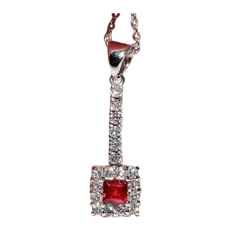 Collier pendentif en or 18k orné de diamants naturels et de rubis en vente