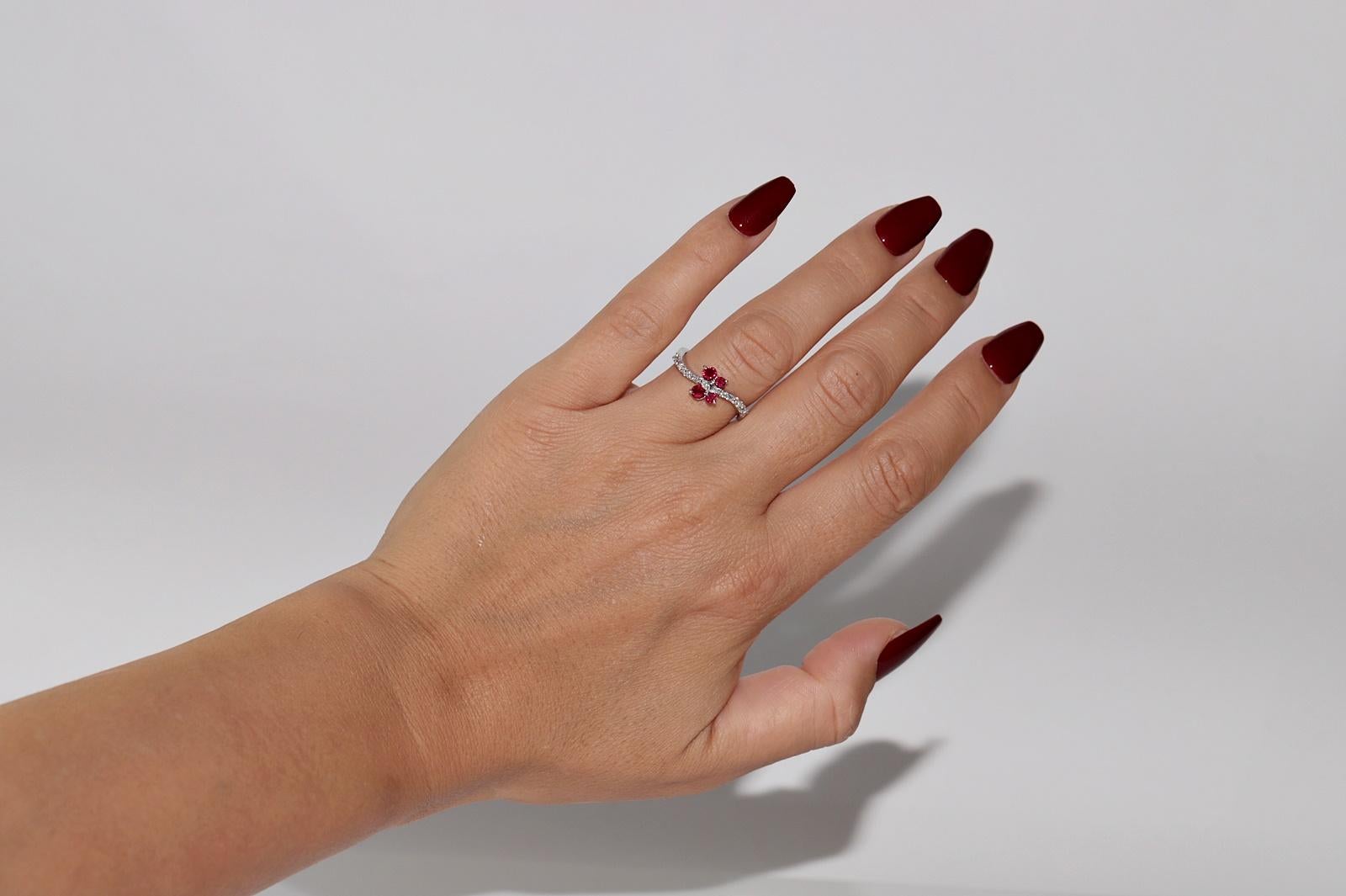 Anello decorato con diamanti naturali e rubini in oro 18 carati in vendita 4