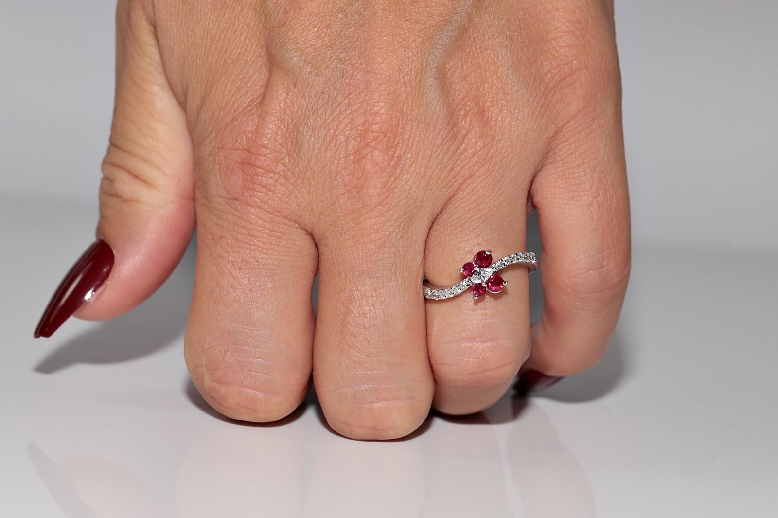 Anello decorato con diamanti naturali e rubini in oro 18 carati in vendita 5