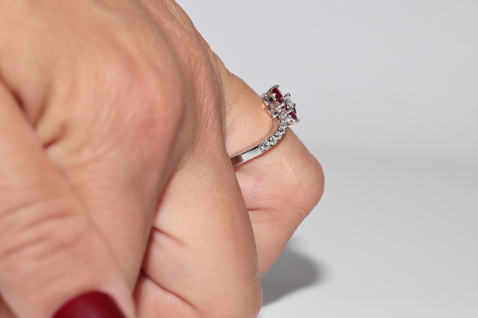 Anello decorato con diamanti naturali e rubini in oro 18 carati in vendita 7