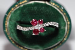 Bonito Anillo de Oro de 18k Decorado con Diamantes Naturales y Rubíes