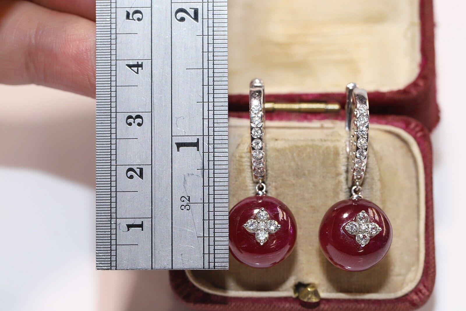 In sehr gutem Zustand.
Das Gesamtgewicht beträgt 18 Gramm.
Insgesamt ist Diamant 0,70 Karat.
Der Diamant hat  G-H Farbe und vs.
Die Box ist nicht enthalten.
 Bitte kontaktieren Sie uns bei Fragen.