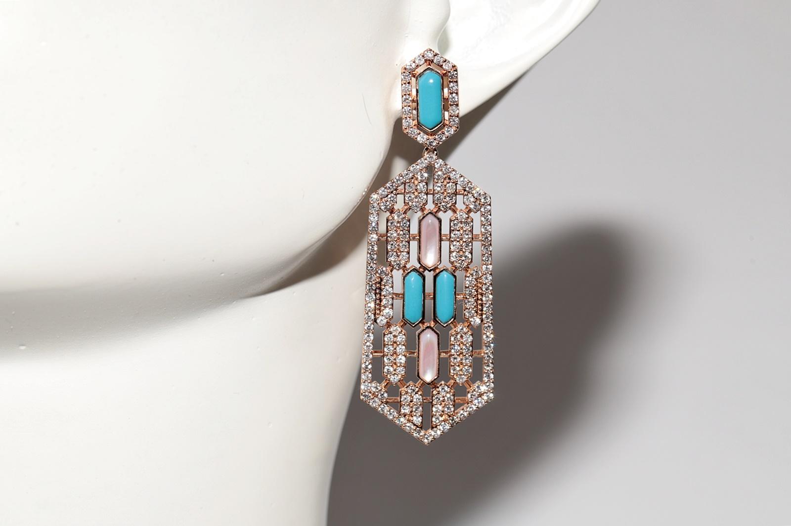 18 Karat Gold Natürlicher Diamant und Türkis Dekorierter Tropfenohrring im Angebot 9