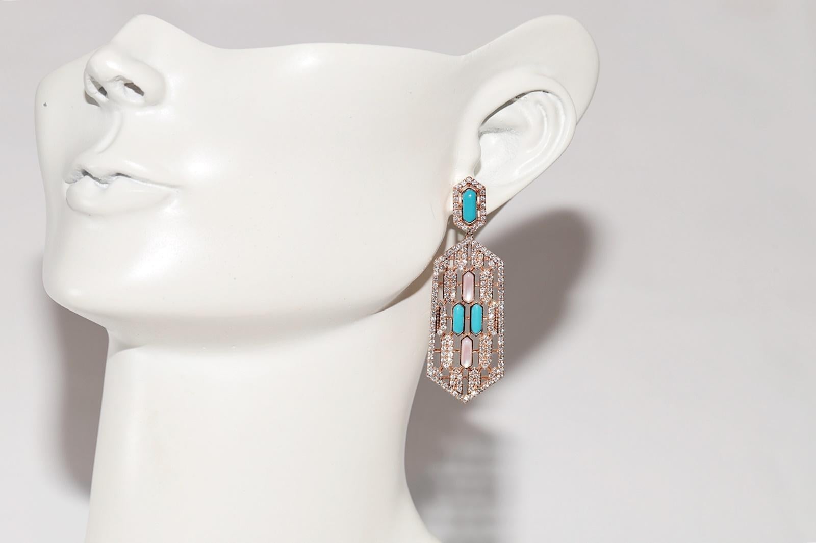 18 Karat Gold Natürlicher Diamant und Türkis Dekorierter Tropfenohrring im Angebot 10