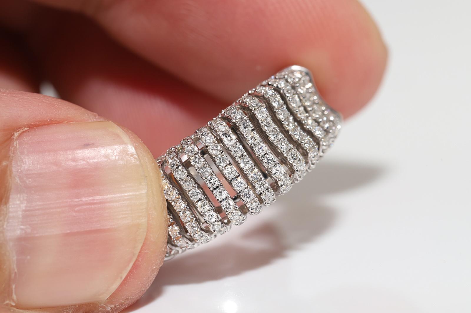 Bague forte en or 18k ornée de diamants naturels en vente 1