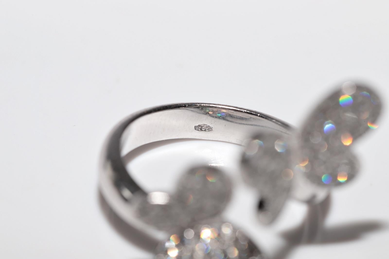 Bague forte en or 18k ornée de diamants naturels et d'un motif de papillon en vente 6