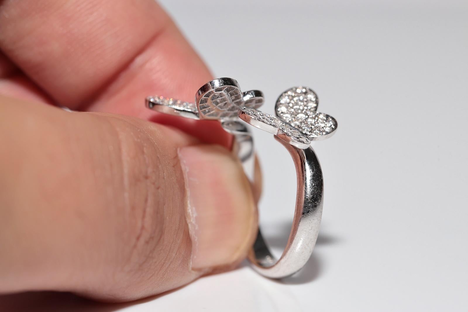 Bague forte en or 18k ornée de diamants naturels et d'un motif de papillon en vente 7
