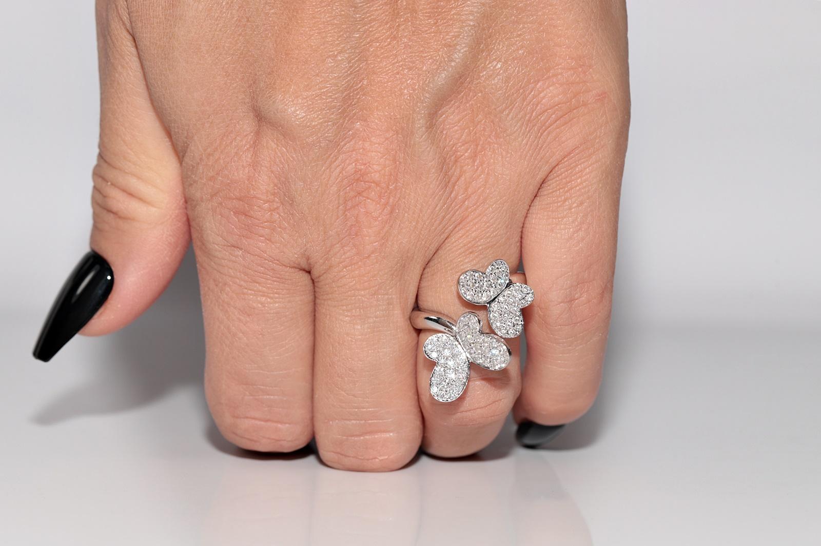 Bague forte en or 18k ornée de diamants naturels et d'un motif de papillon en vente 9