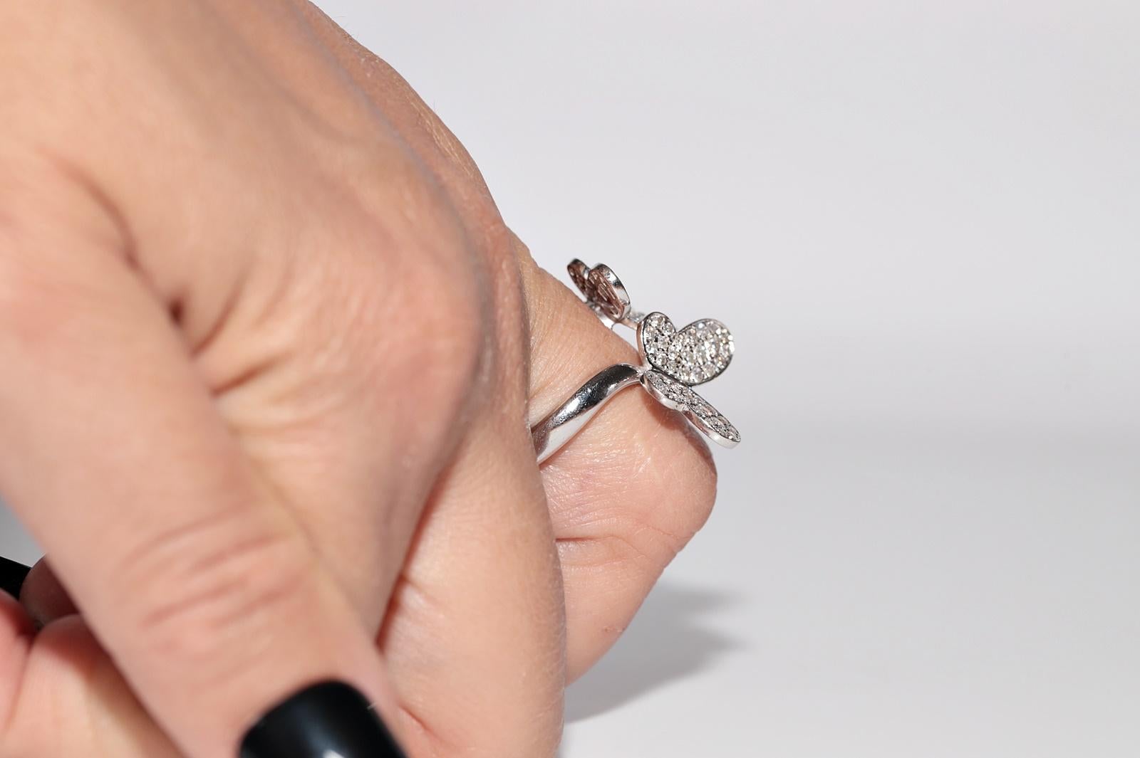 Bague forte en or 18k ornée de diamants naturels et d'un motif de papillon en vente 10