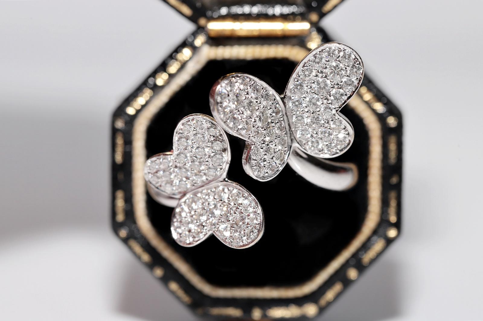 En très bon état.
Le poids total est de 7 grammes.
Le diamant est de 1,25 ct.
Le diamant est de couleur F-G et de pureté vvs-vs.
La taille de la bague est de 6,5 
Nous pouvons fabriquer n'importe quelle taille.
La boîte n'est pas incluse.
N'hésitez