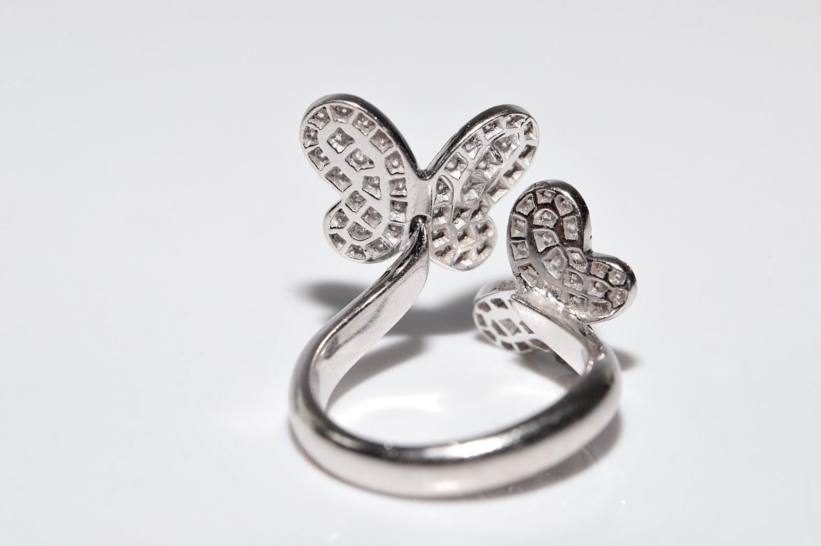 Bague forte en or 18k ornée de diamants naturels et d'un motif de papillon en vente 1