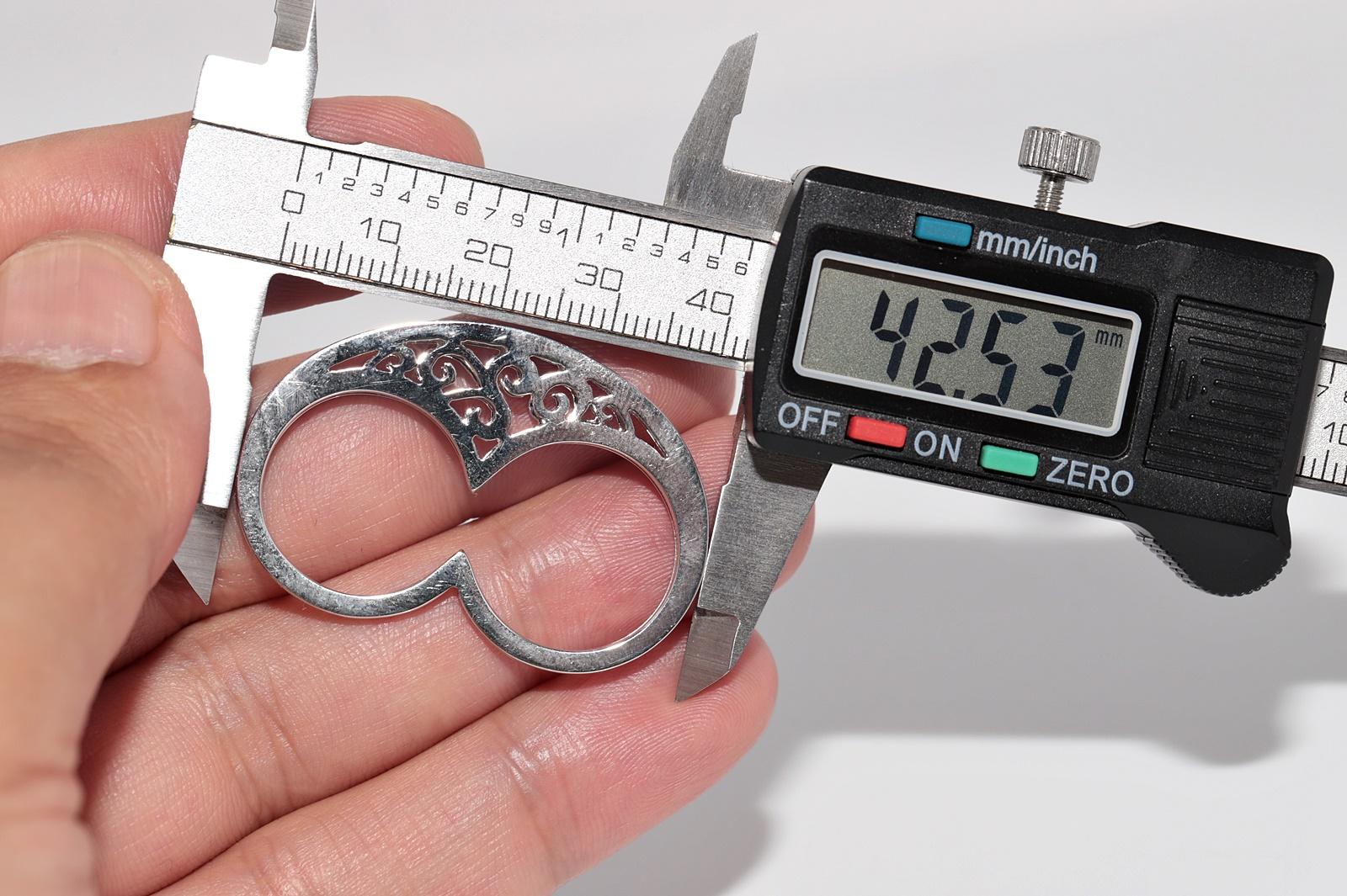 Anello con doppio design decorato con diamanti naturali in oro 18 carati in vendita 6