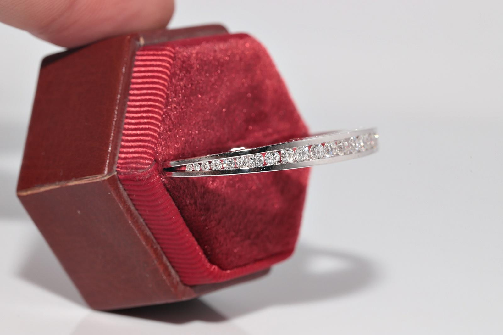 Moderno Anello con doppio design decorato con diamanti naturali in oro 18 carati in vendita