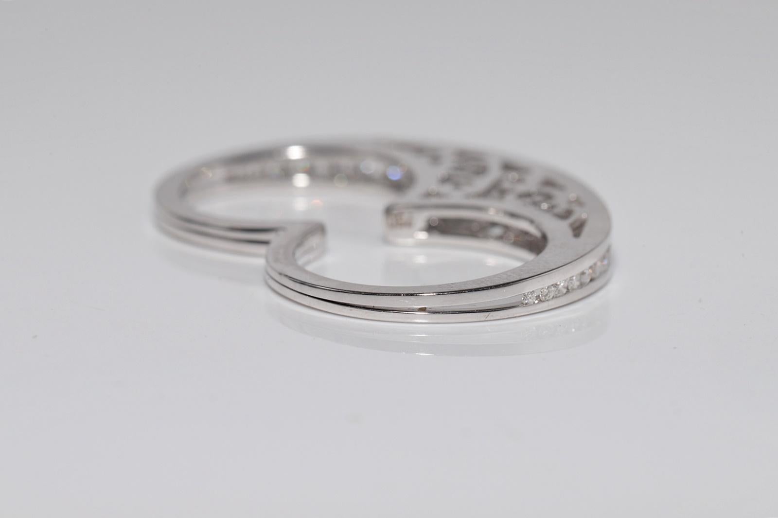 Anello con doppio design decorato con diamanti naturali in oro 18 carati in vendita 1