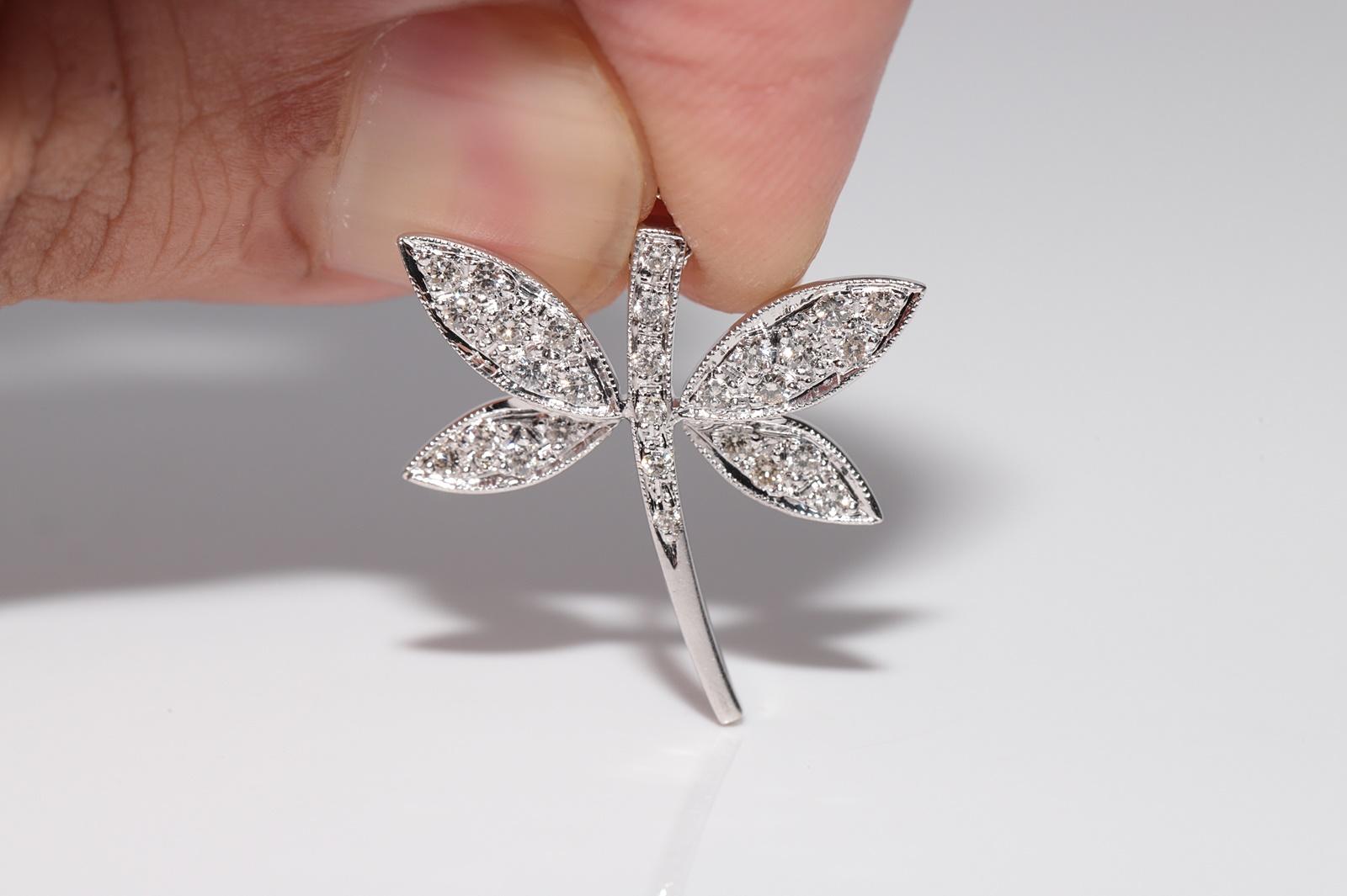 Collana con ciondolo a forma di libellula decorata con diamanti naturali in oro 18k in vendita 4