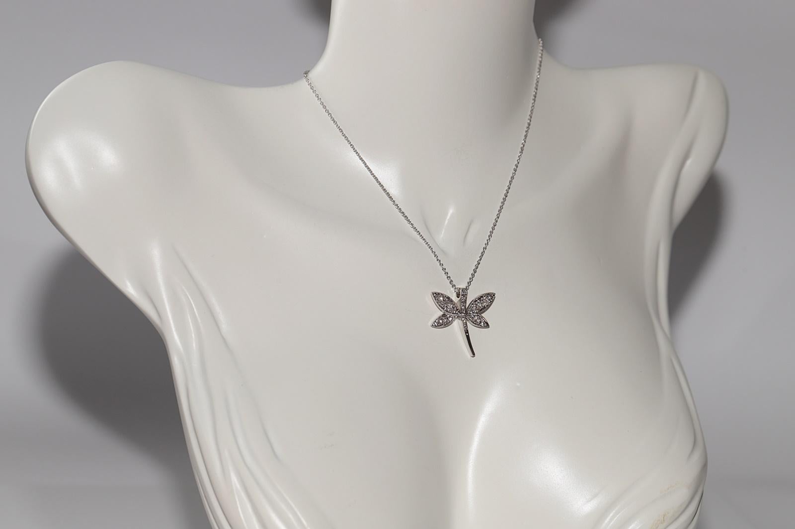 Taglio brillante Collana con ciondolo a forma di libellula decorata con diamanti naturali in oro 18k in vendita