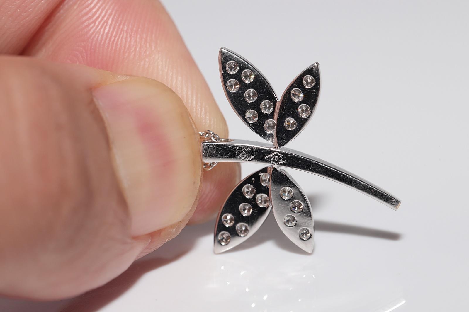 Collana con ciondolo a forma di libellula decorata con diamanti naturali in oro 18k in vendita 2