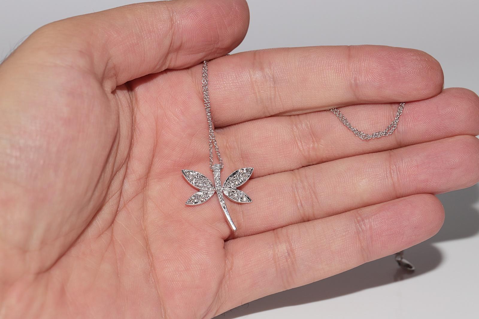 Collana con ciondolo a forma di libellula decorata con diamanti naturali in oro 18k in vendita 3