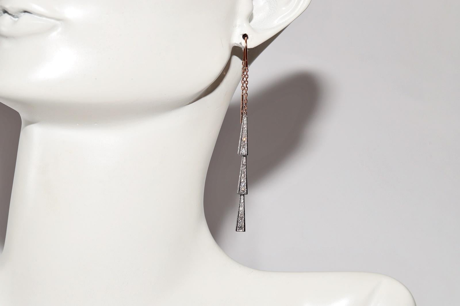 Boucle d'oreille pendante en or 18k ornée de diamants naturels en vente 12