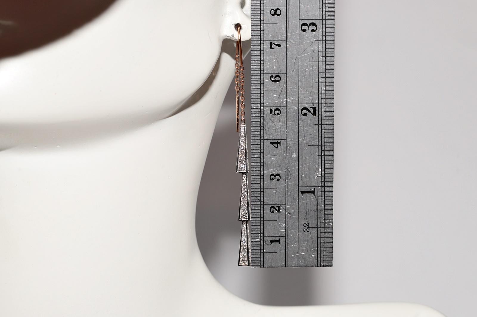 Boucle d'oreille pendante en or 18k ornée de diamants naturels en vente 13