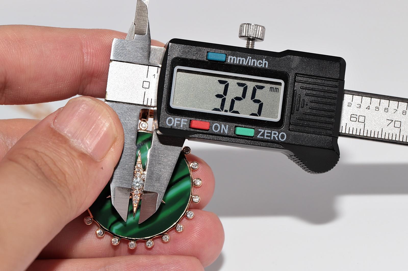 Or 18k Diamant naturel  Collier à pendentifs en émail décoré en vente 7