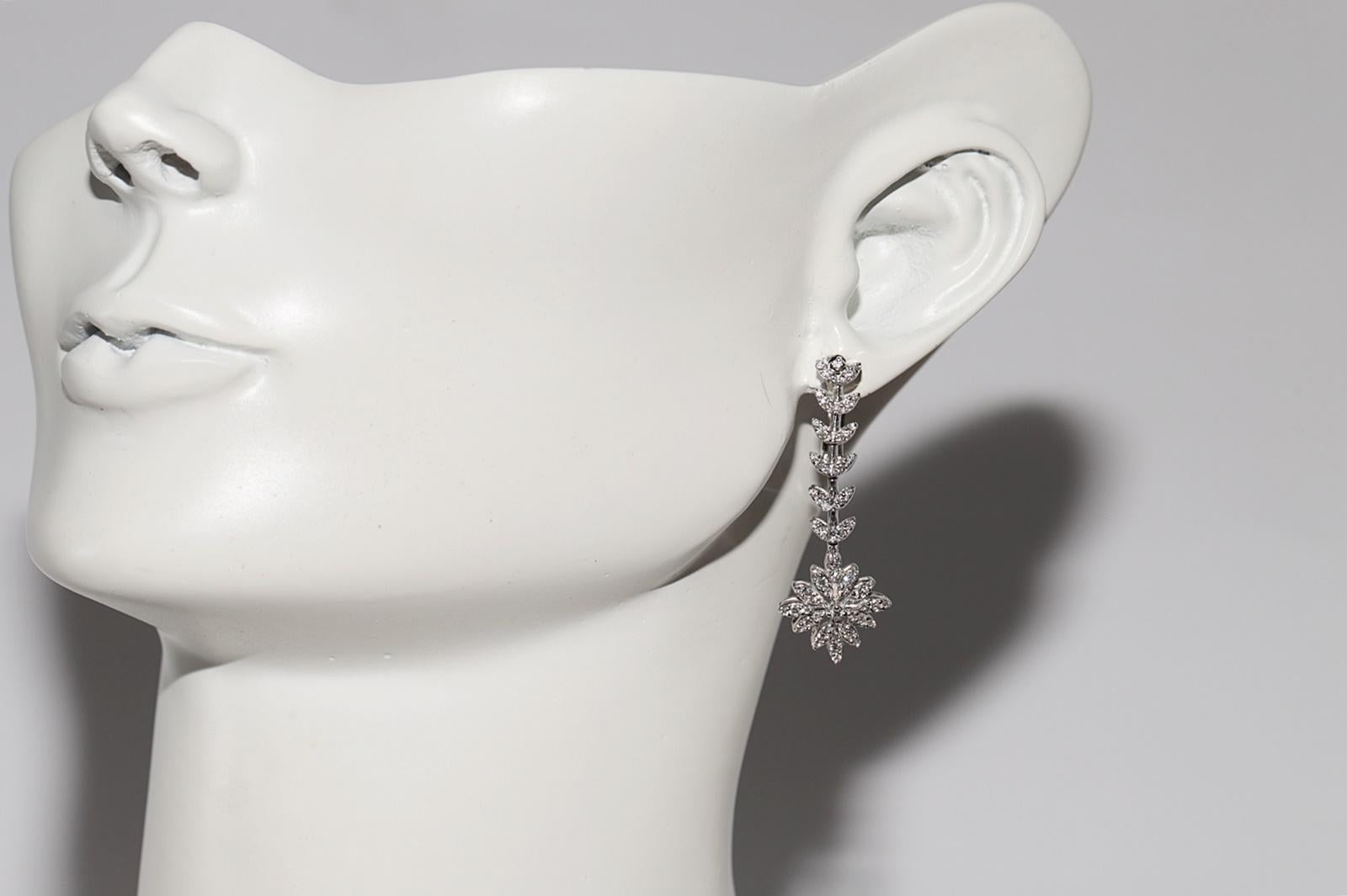 18k Gold Natural Diamond Decorated Flowers Drop Earring in vendita 7