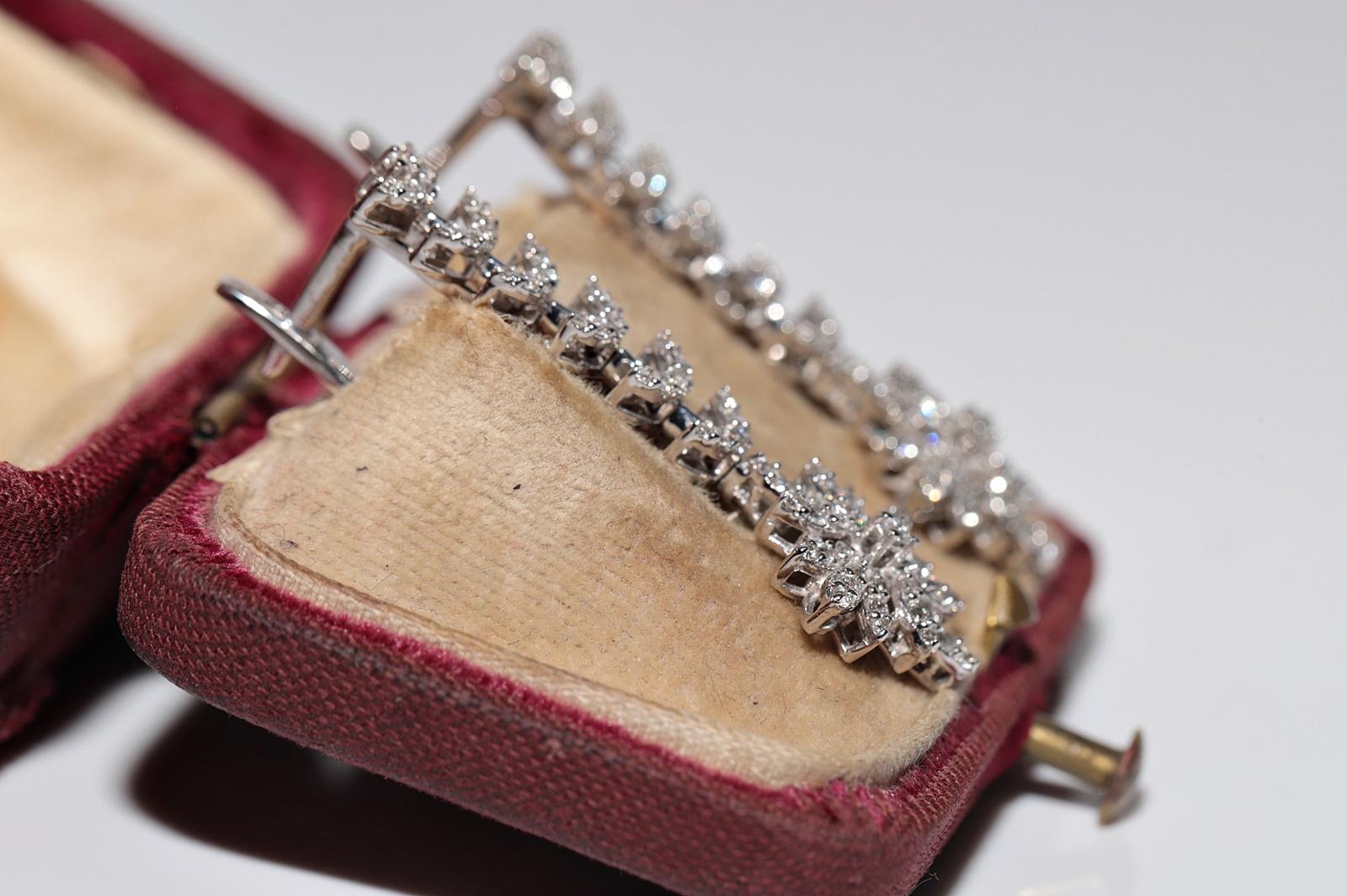 18 Karat Gold Natürlicher Diamant Dekorierter Blumen-Tropfen-Ohrring (Moderne) im Angebot