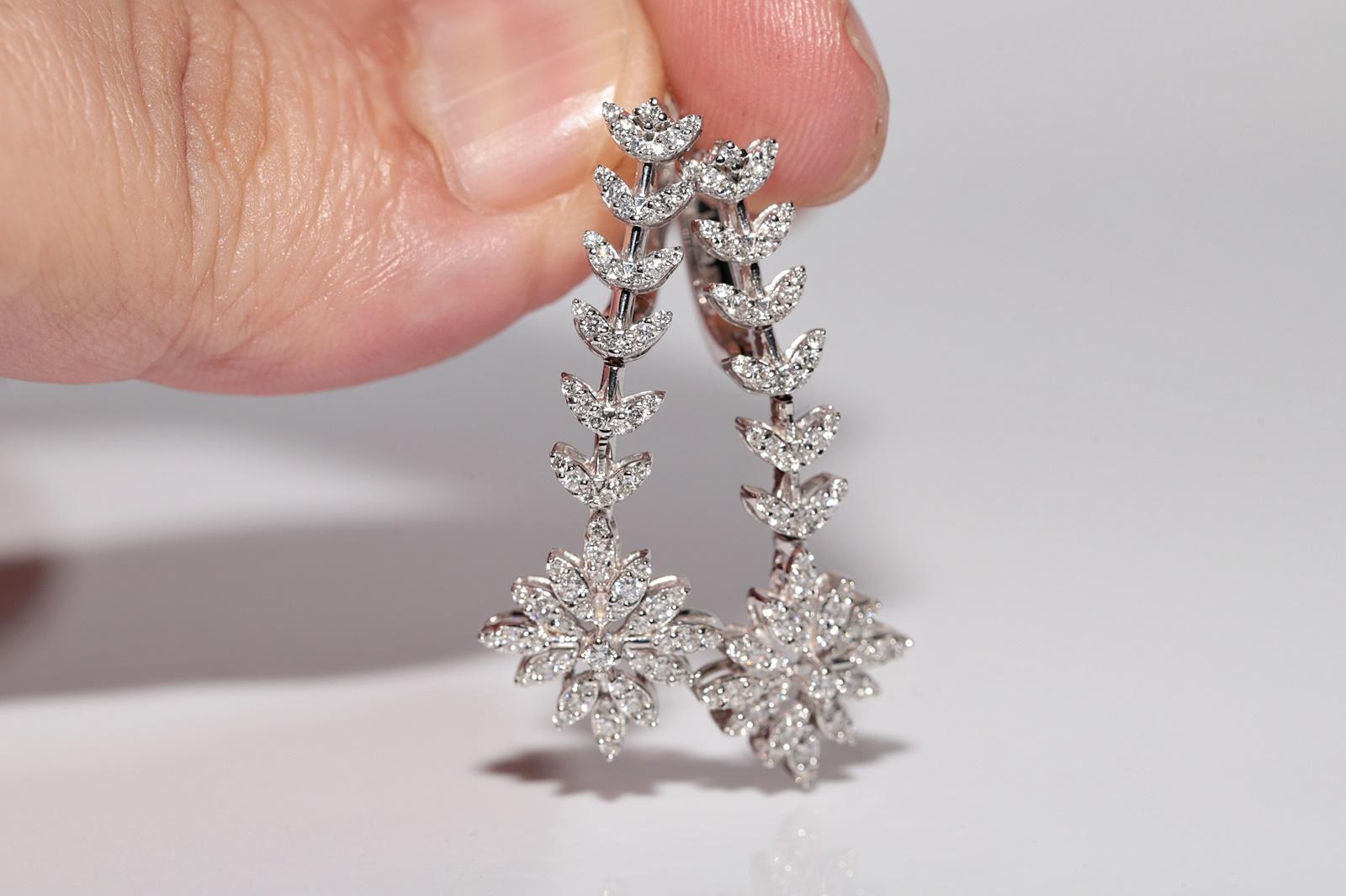 18 Karat Gold Natürlicher Diamant Dekorierter Blumen-Tropfen-Ohrring (Brillantschliff) im Angebot