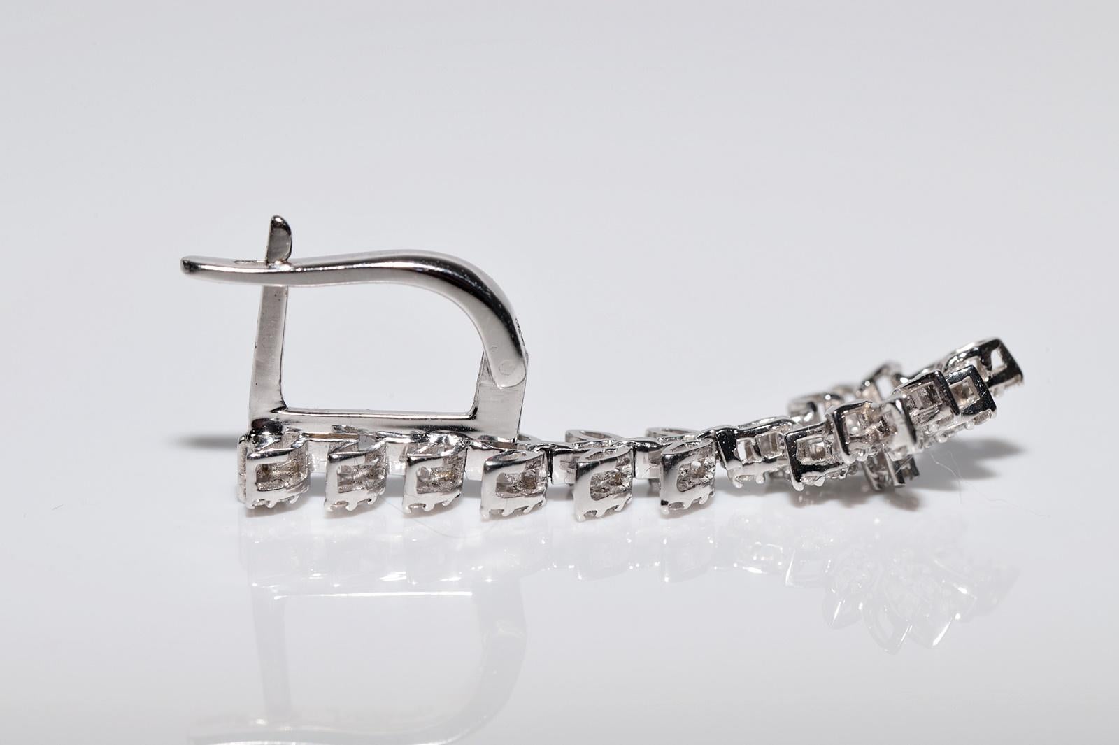 18 Karat Gold Natürlicher Diamant Dekorierter Blumen-Tropfen-Ohrring Damen im Angebot