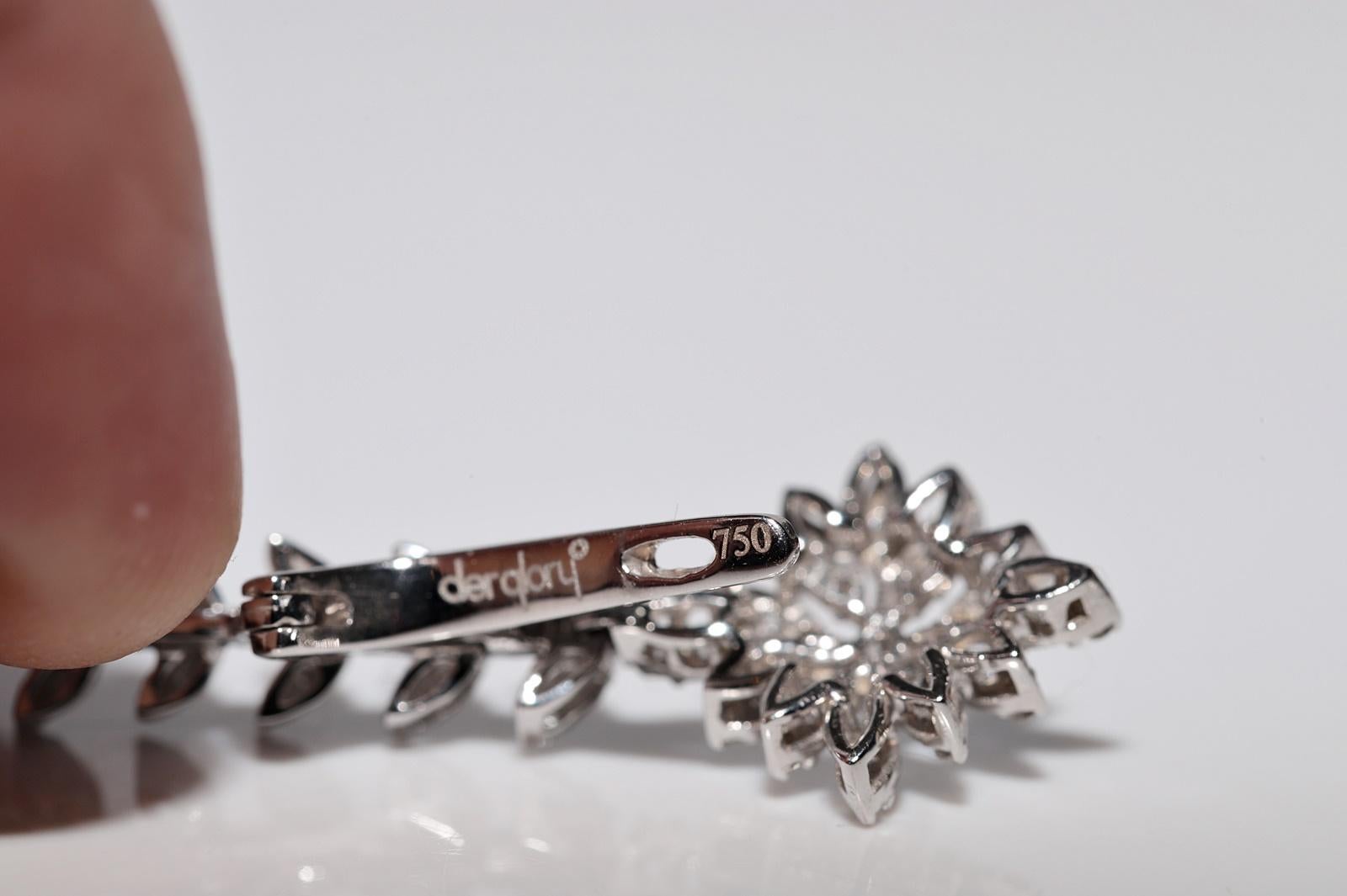 18 Karat Gold Natürlicher Diamant Dekorierter Blumen-Tropfen-Ohrring im Angebot 3